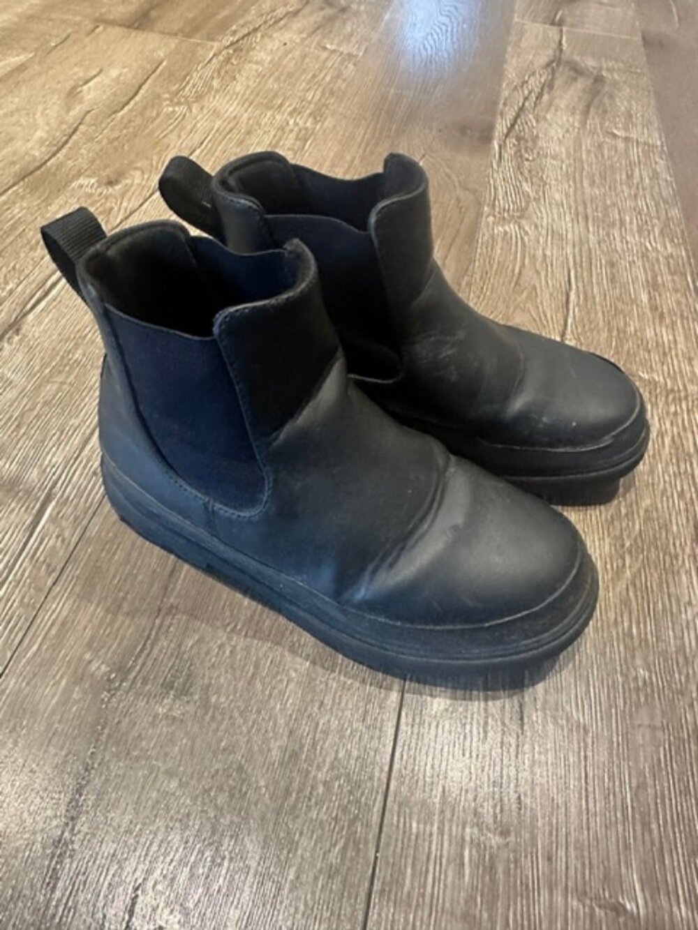 Native boots size J3